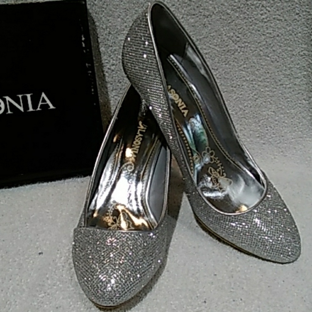 Lasonia silver glitter heels NIB